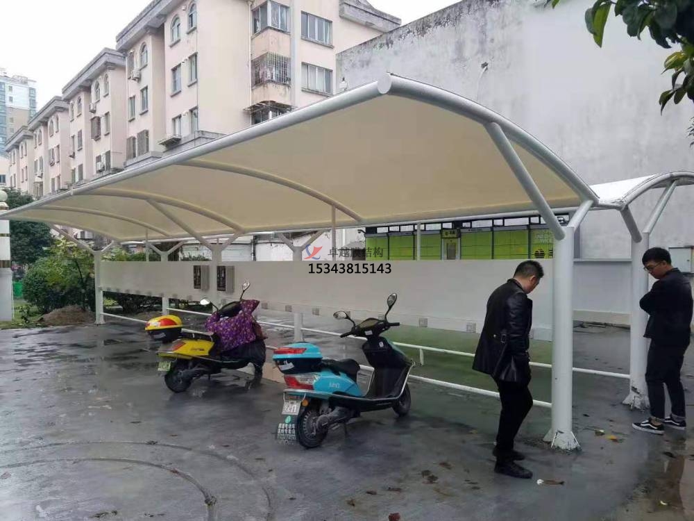 阿克苏商业广场雨棚搭建